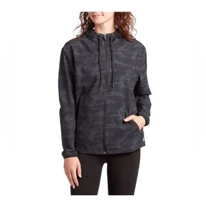 Vuori Outdoor Trainer Shell In Camo . Size XL